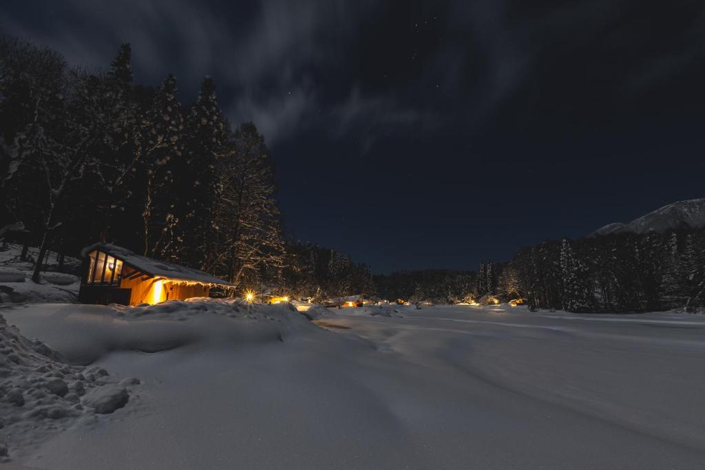 Earthboat Village Kurohime 夜景